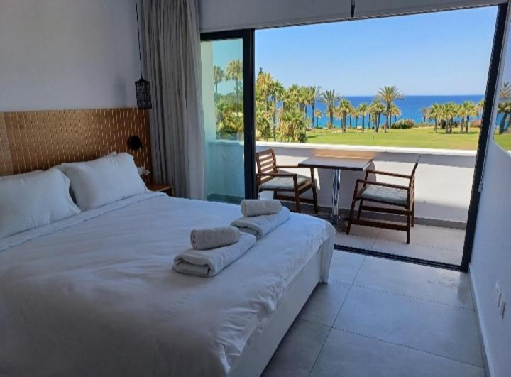 Terrazza Suites Paphos Esterno foto