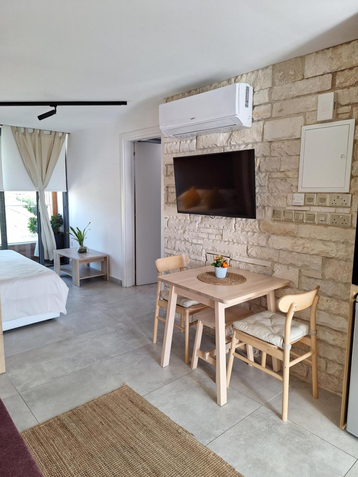 Terrazza Suites Paphos Esterno foto
