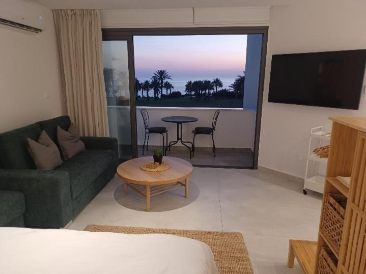 Terrazza Suites Paphos Esterno foto