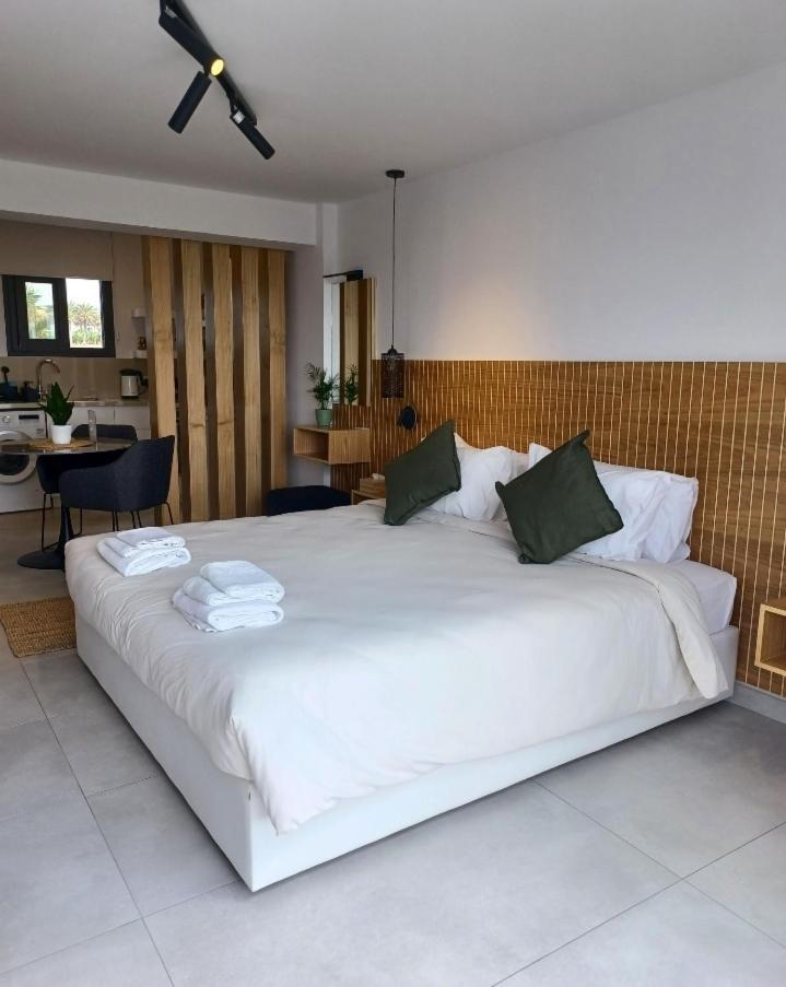 Terrazza Suites Paphos Esterno foto